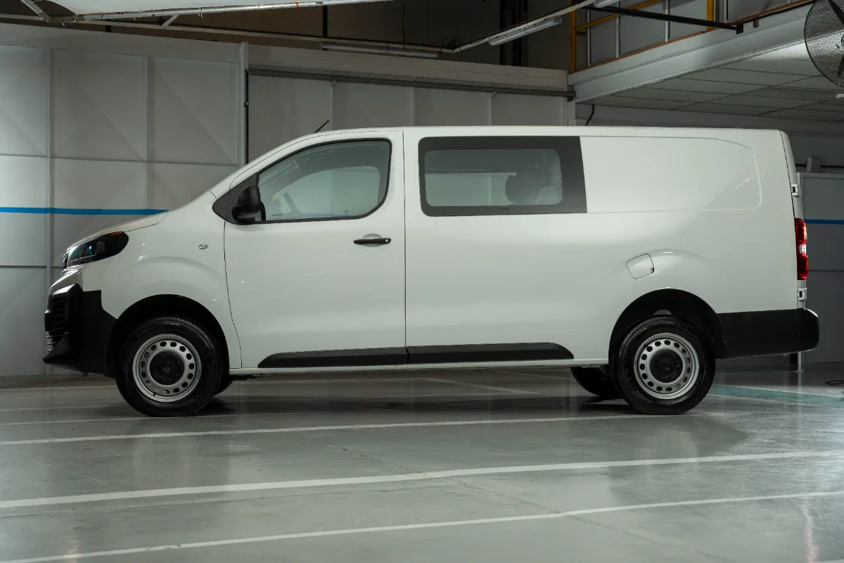 Peugeot Expert — Perfil