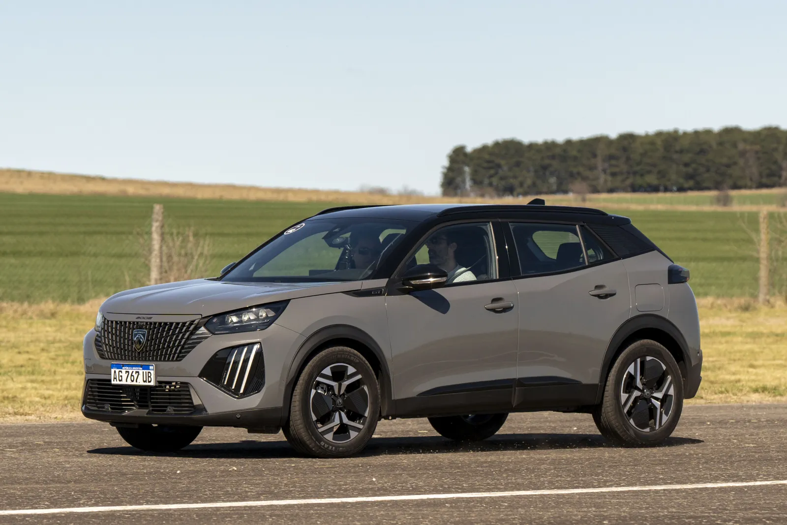 Peugeot 2008 — Firma de 3 garras