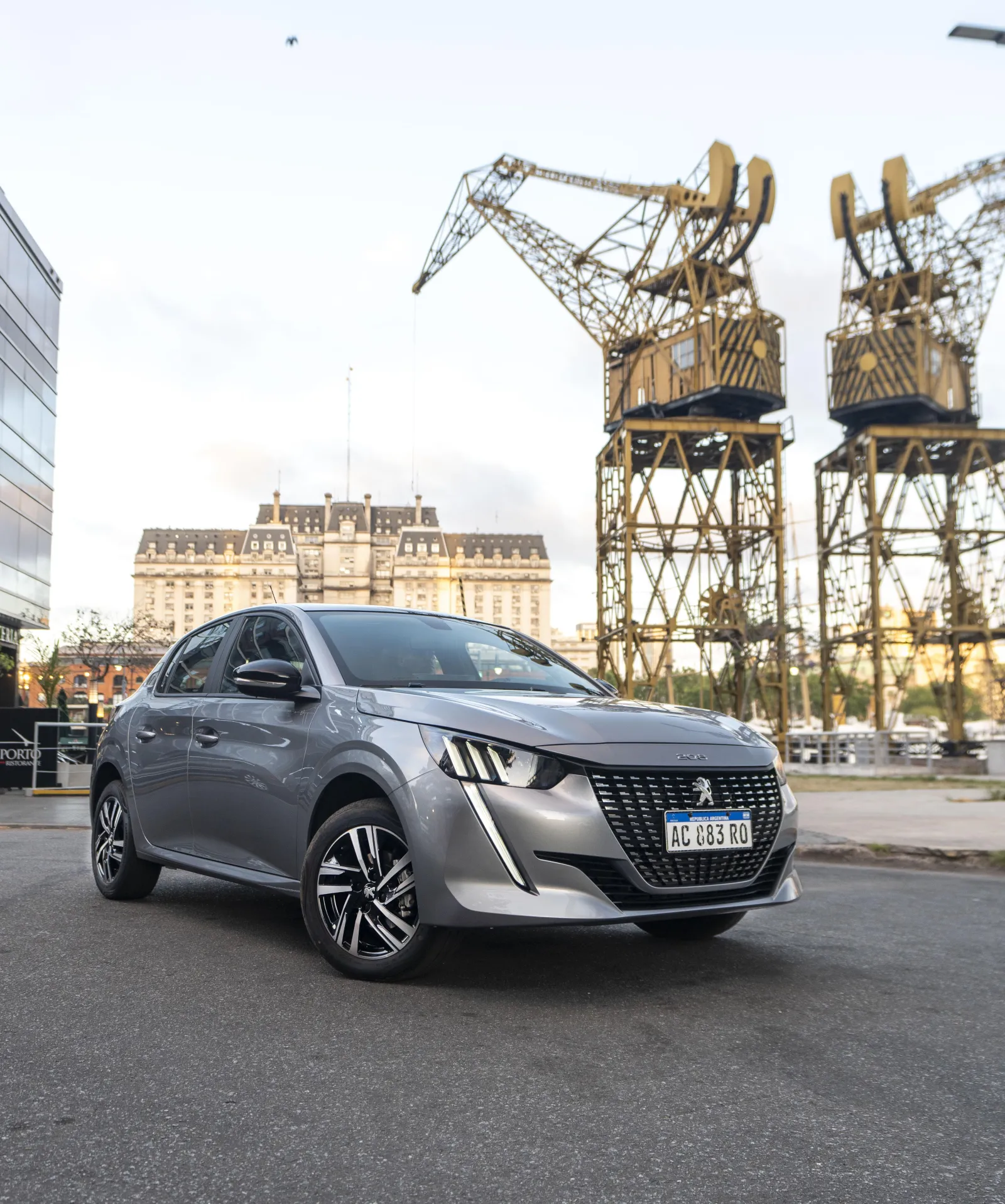 Peugeot 208 — Perfil
