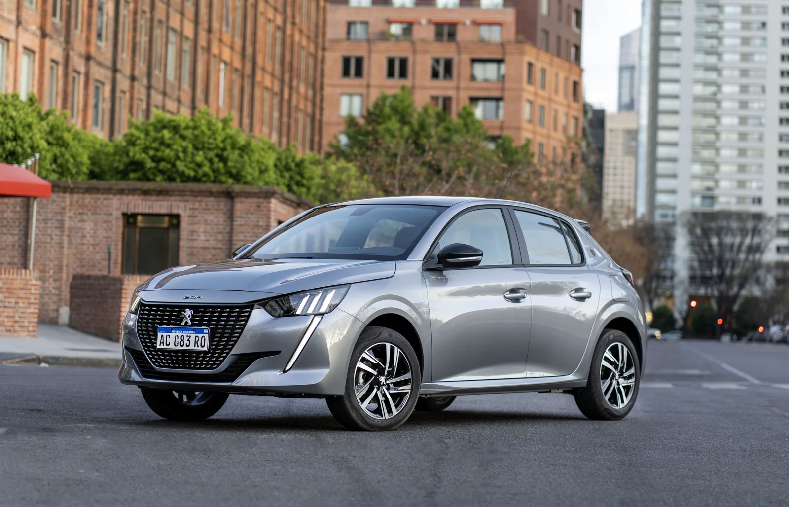 Peugeot 208 — Trasera