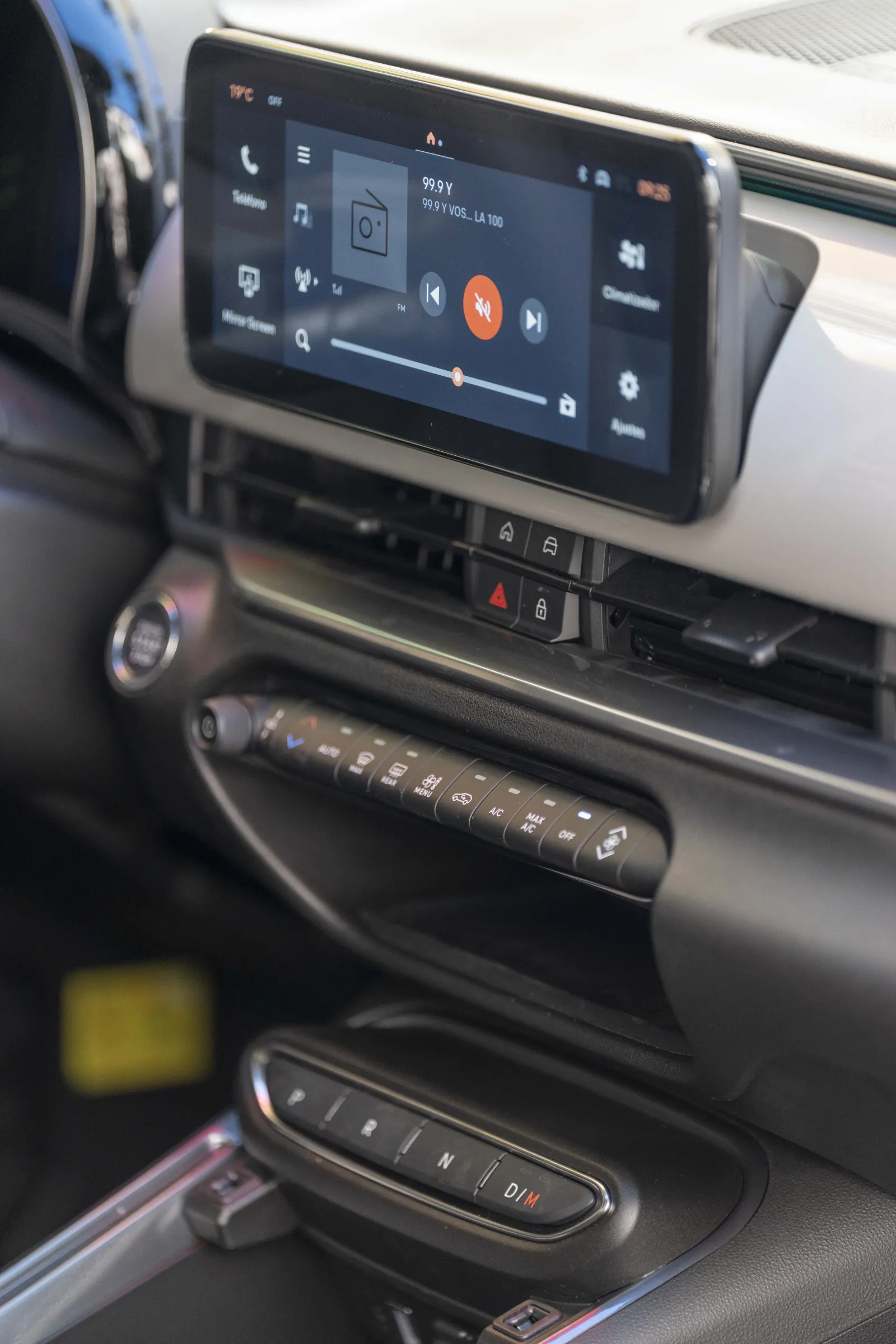 Fiat 600 — UConnect 10.1"