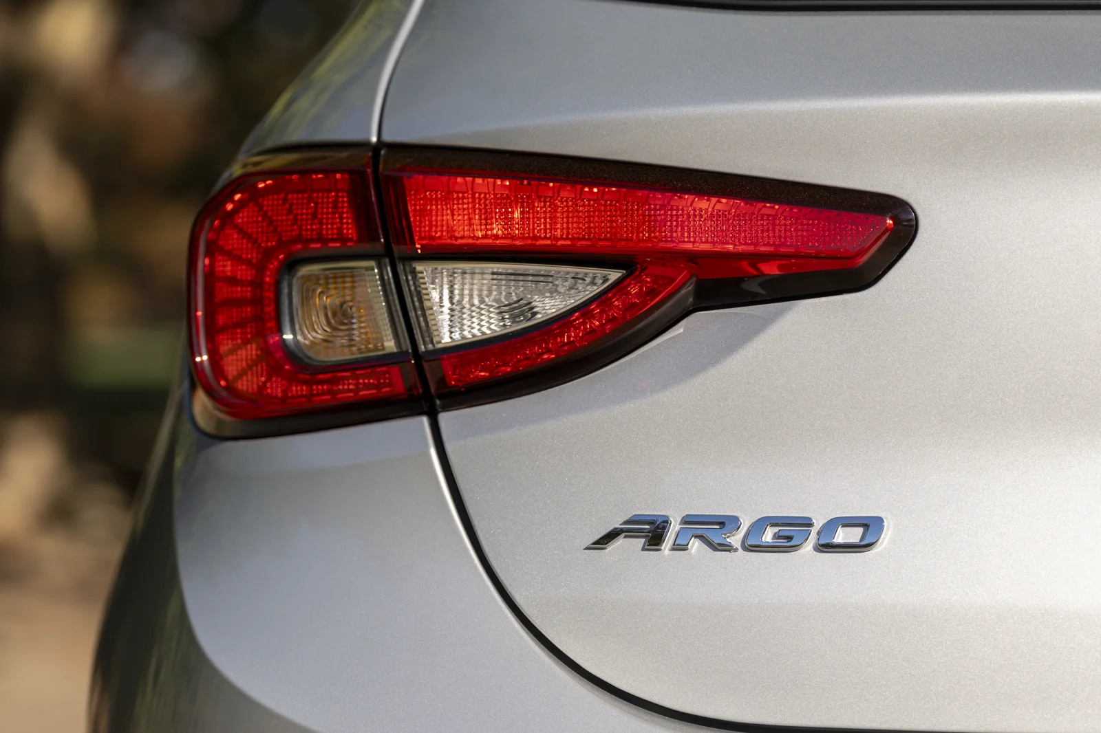 Fiat Argo — Faro con insignia