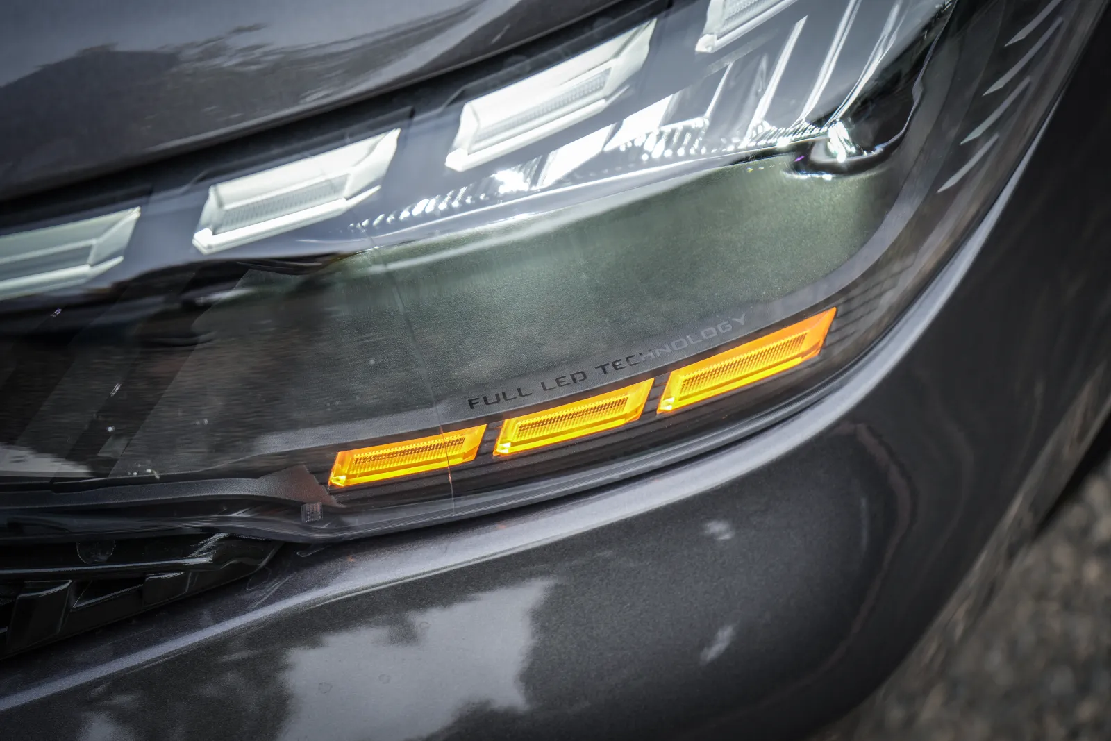 Fiat Cronos — Detalle faro