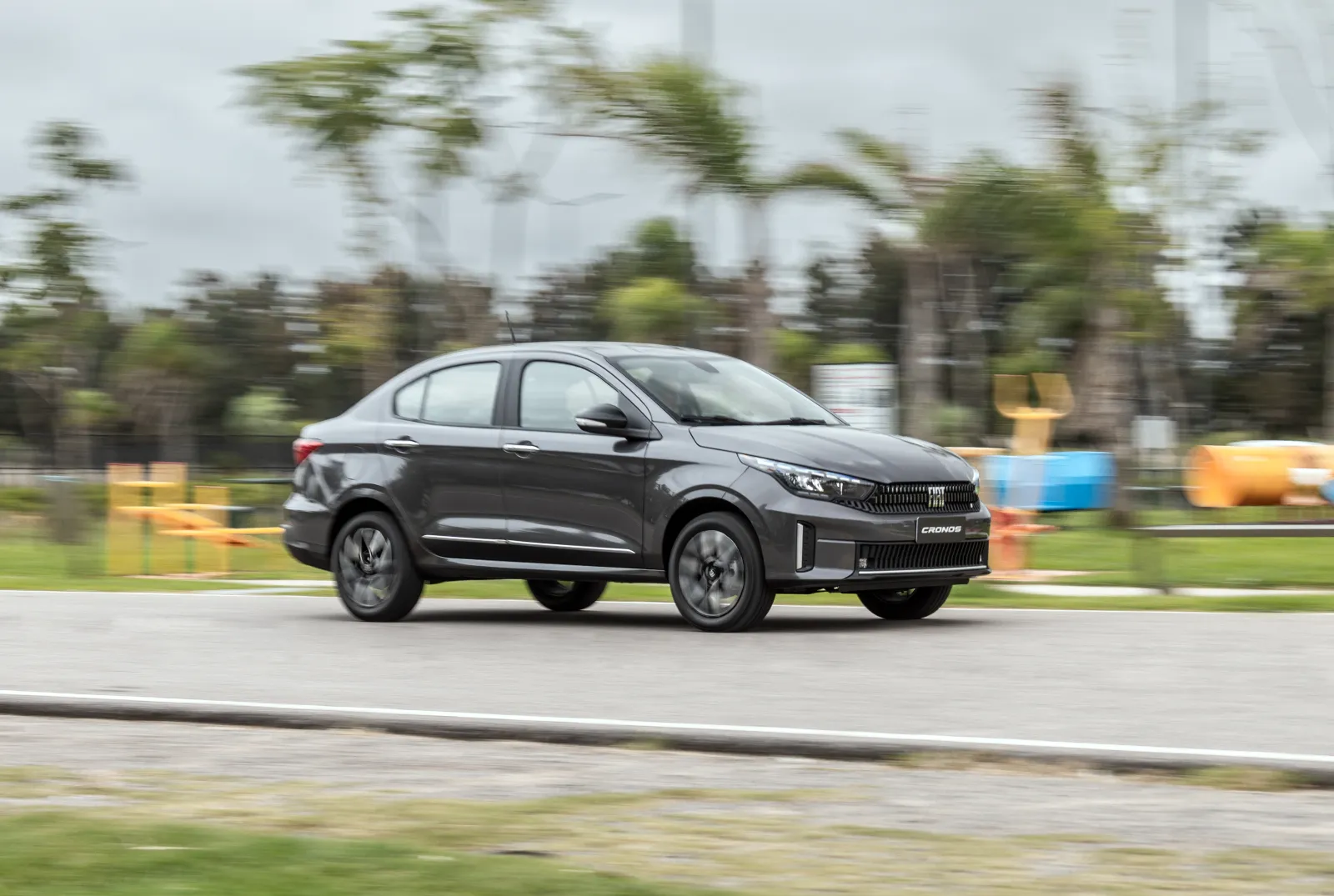 Fiat Cronos — Trasera 3/4