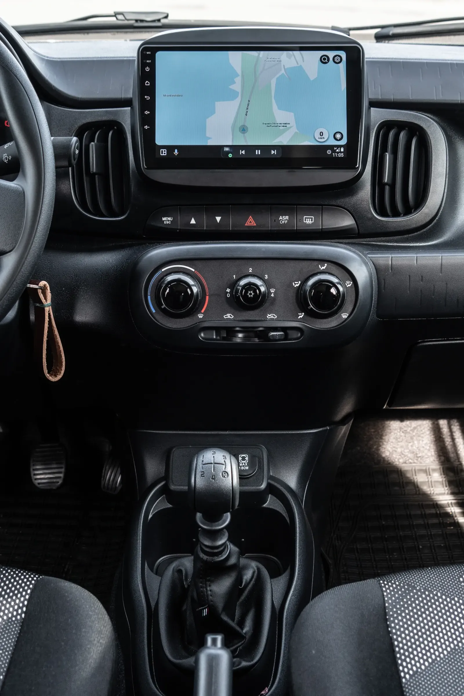 Fiat Mobi — Consola central