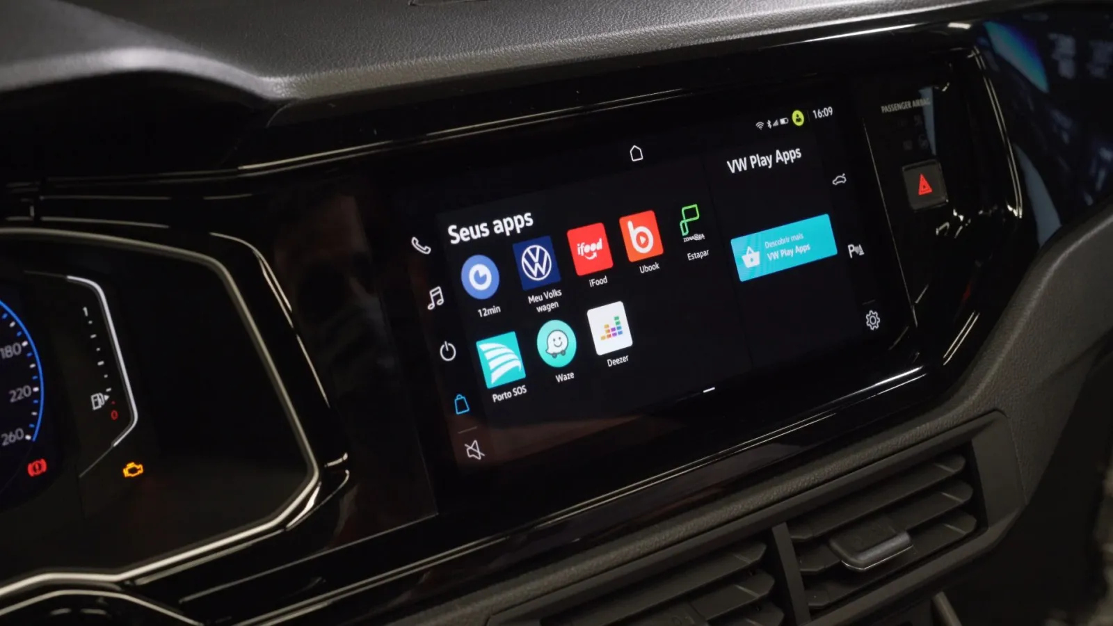 Volkswagen Nivus — VW Play 10"