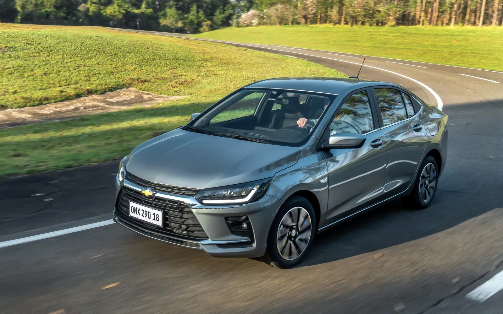 Chevrolet Onix Plus — Perfil
