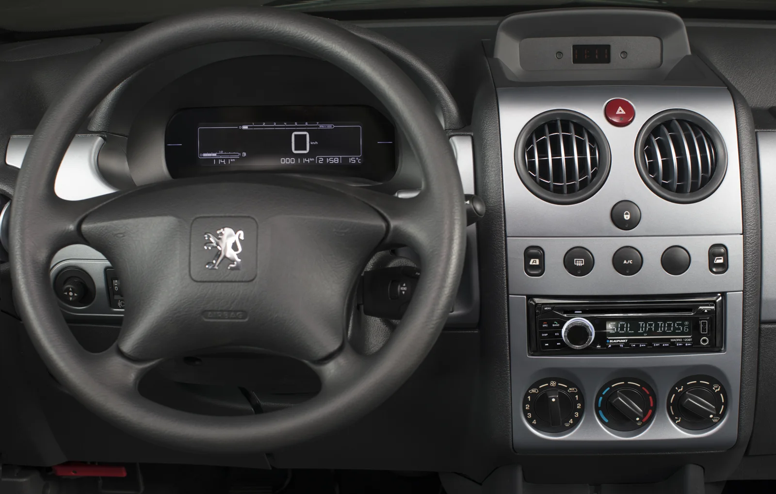 Peugeot Partner — Volante y tablero