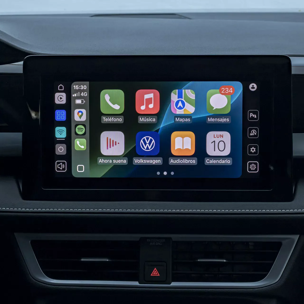 Volkswagen Taos — Pantalla