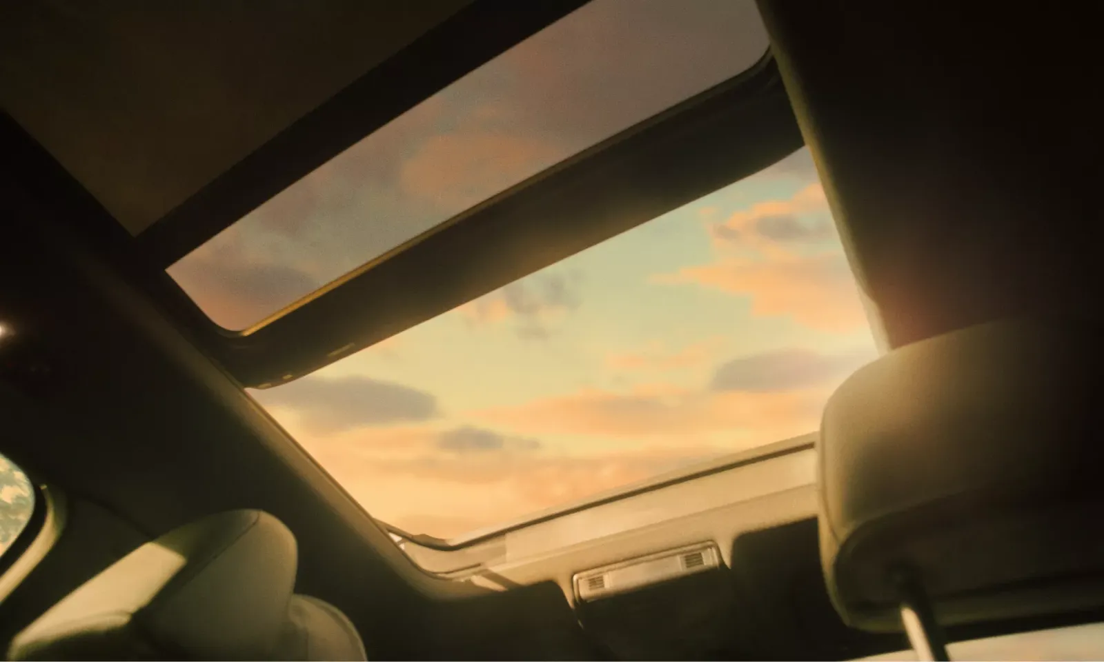 Volkswagen Taos — Techo solar panorámico