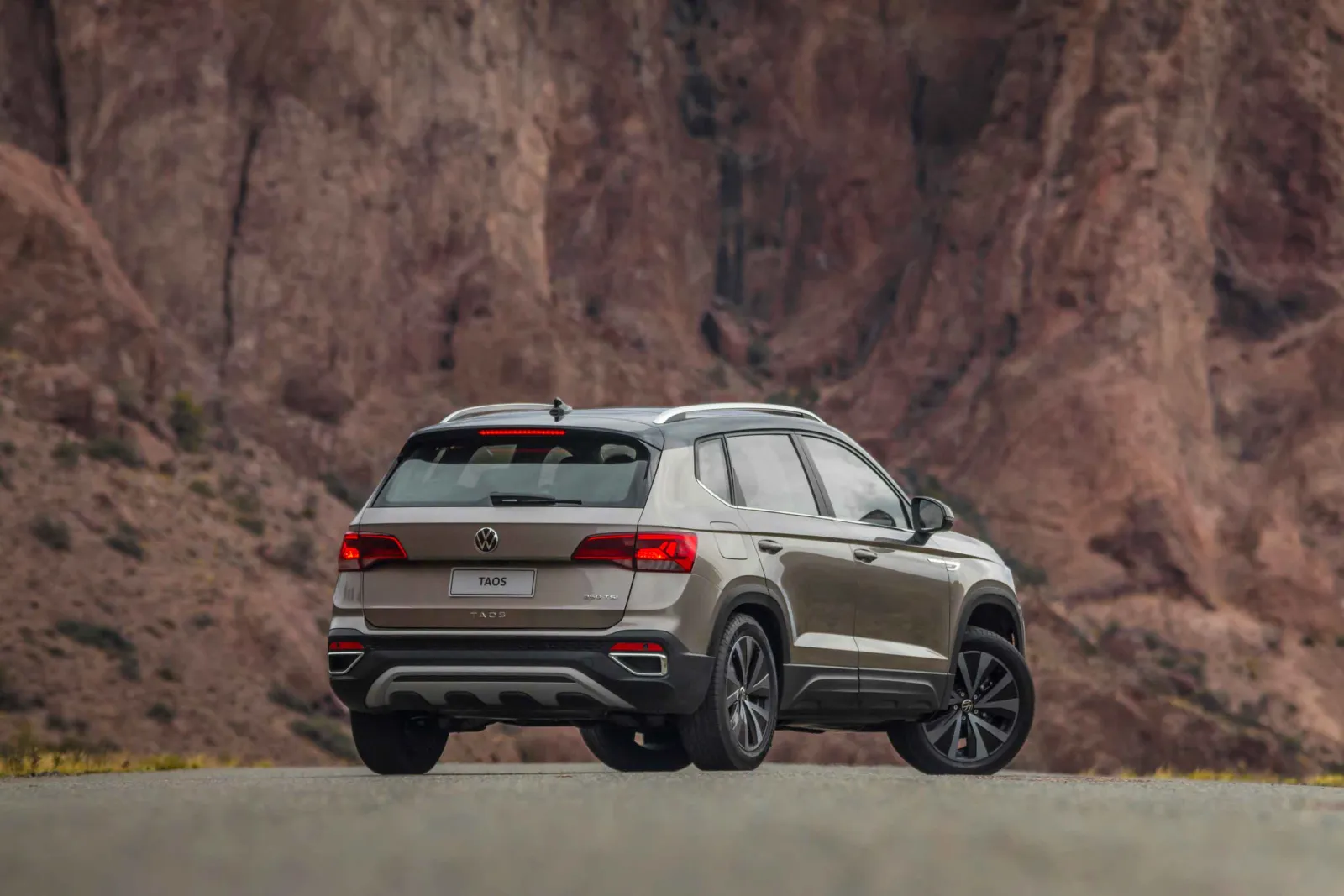 Volkswagen Taos — Trasera