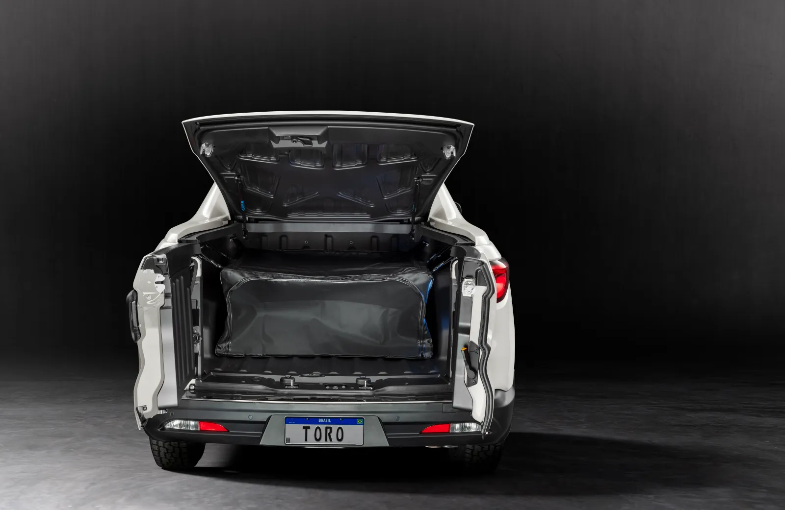 Fiat Toro — Caja de 937 litros