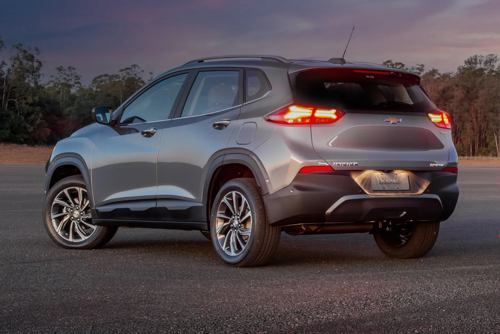 Chevrolet Tracker — Trasera 3/4 Premier