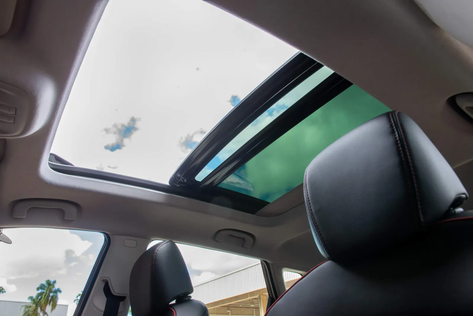 Chevrolet Tracker — Techo panorámico